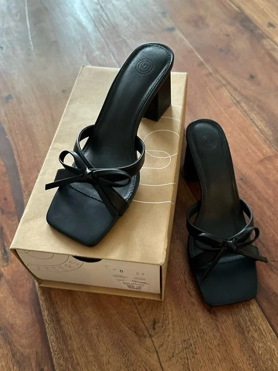 ☀️ NIB URBAN OUTFITTERS Charlie Bow Mule Heel - Picture 10 of 13